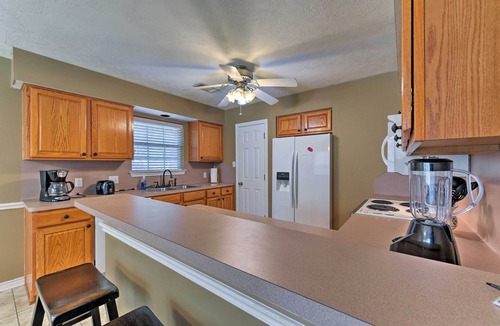 College Station House | Cozy College Station Home w/Patio and Fireplace