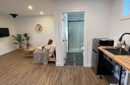 Collingwood Apartment | Cozy Collingwood Retreat - Walk to Beach & Cafés