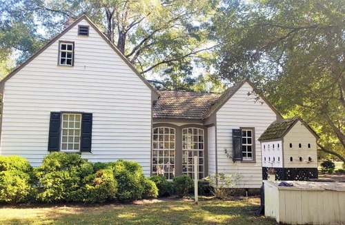 Hayes House | Cozy Colonial 1740 Cottage