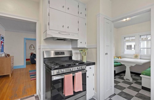 Manito House | Cozy, colorful Manito bungalow