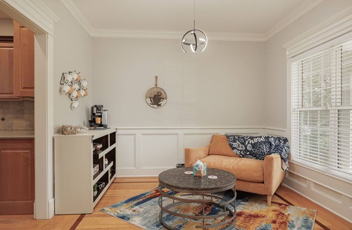 St. Joseph Villa | Cozy Colors Hideaway