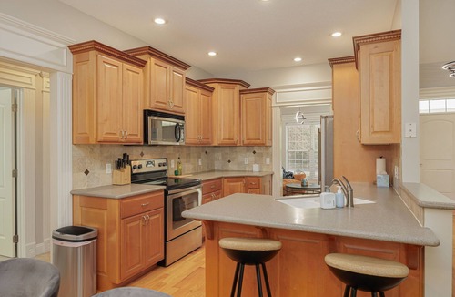 St. Joseph Villa | Cozy Colors Hideaway