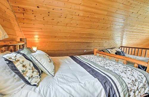 Columbia House | Cozy Columbia Cabin w/Shared Lake Dock!