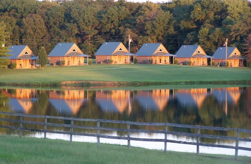 Columbia Cabin | Cozy Columbia Cabin w/Shared Lake Dock!