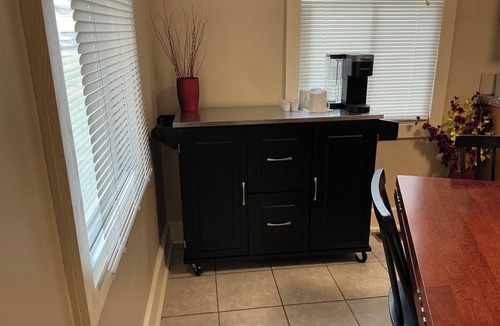 Columbus Apartment | Cozy Columbus Apartment - 1 mile from Cummins HQ & Downtown