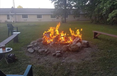 Colpoys Bay Apartment | Cozy Comfort Double Room 08– Peninsula Motel, Minutes from Wiarton Waterfront