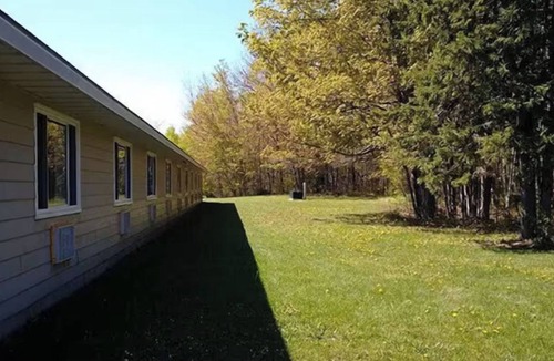 Colpoys Bay Apartment | Cozy Comfort Double Room 11 – Peninsula Motel, Minutes from Wiarton Waterfront