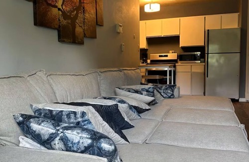 West Akron Apartment | Cozy.Comfort.Easeful.