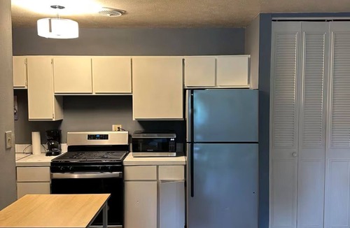 West Akron Apartment | Cozy.Comfort.Easeful.