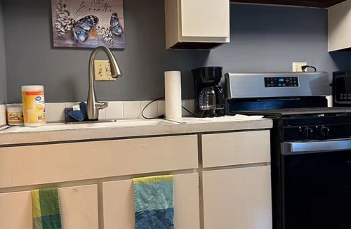 West Akron Apartment | Cozy.Comfort.Easeful.