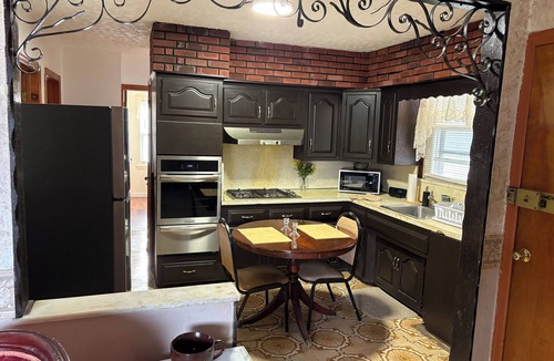 Canarsie House | Cozy Comfort