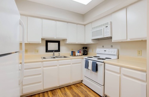 Dunean House | Cozy, Comfortable 2/1.5 Condo! Queen Beds, Fully Stocked Kitchen