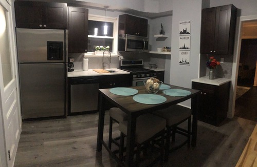 Oak Park Apartment | Cozy, Comfortable and Convenient apartment. Close to everything!