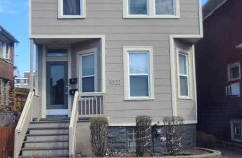 Oak Park Apartment | Cozy, Comfortable and Convenient apartment. Close to everything!