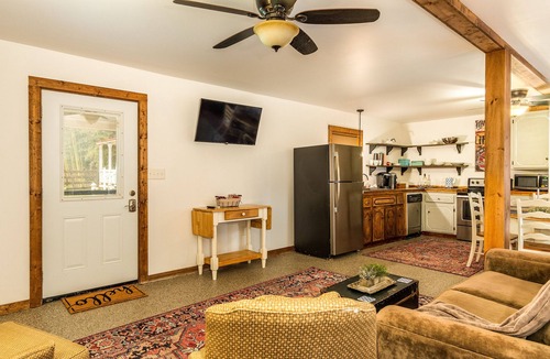 Concord Cottage | Cozy & Comfortable Carriage House