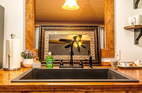 Concord Cottage | Cozy & Comfortable Carriage House