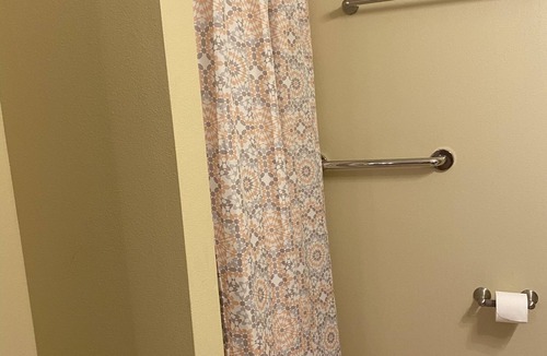 Des Moines Condo | Cozy Comfortable Executive Suite