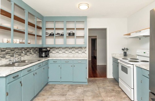 Mobile House | Cozy, Comfortable Home-Away-From-Home. Space for Work & Relaxation.