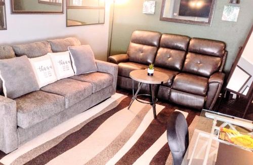 Kansas City House | Cozy Comforts by Charles Stays