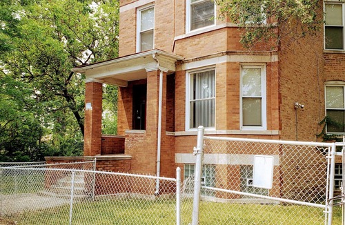 Auburn Gresham Apartment | Cozy & Comfy 2 bedroom remodeled with plenty parking