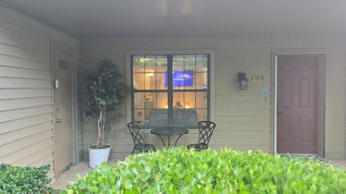 Oklahoma City Apartment | Cozy Comfy and Peaceful Oasis Getaway with Porch
