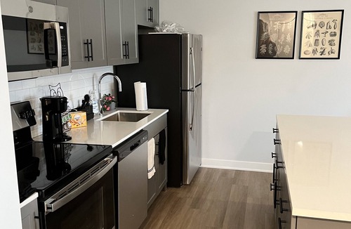 Midtown Apartment | Cozy & Comfy