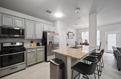 Conroe House | Cozy, Comfy, Warm Relaxing Home