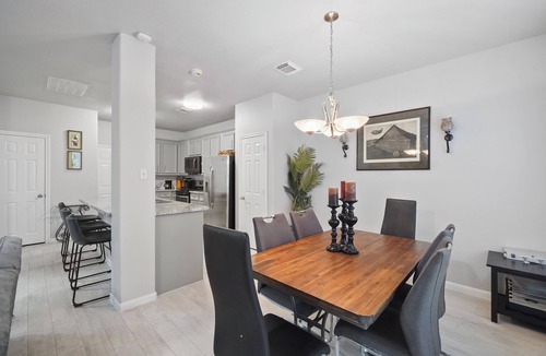 Conroe House | Cozy, Comfy, Warm Relaxing Home