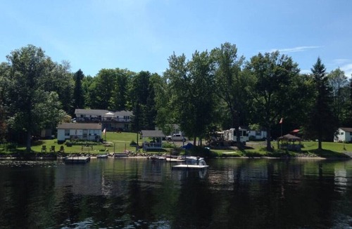 Golden Valley Cottage | COZY COMMANDA LAKE COTTAGES