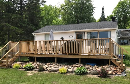 Golden Valley House | COZY COMMANDA LAKE LAKESIDE INN