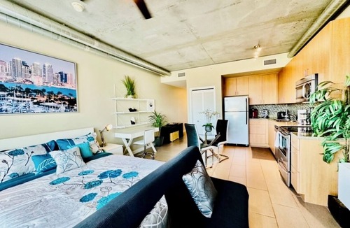 Smart Corner Condo | Cozy Condo Amazing Balcony & Rooftop Viewsn - Family Friendly