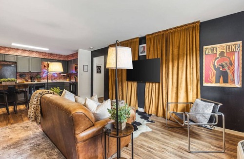 Music Row Condo | Cozy Condo by Music Row Walk to Restaurants & Bars