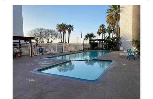 North Beach Condo | Cozy condo in beautiful Corpus Christi with AC, WiFi