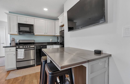 Ocean Bluff-Brant Rock Condo | Cozy condo in charming Marshfield few minute walk to the beach!