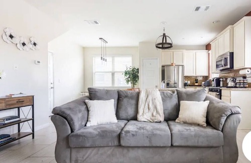 Round Rock Condo | Cozy condo in Round Rock! Charm of Austin in a quiet setting. Pet friendly!