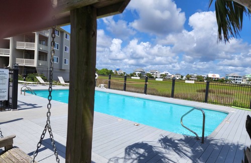 North Carolina Coast Condo | Cozy condo located one block from Carolina Beach and Freeman Park.