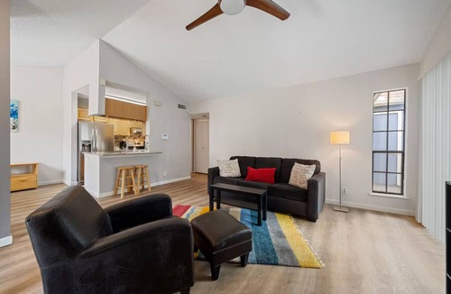 Pleasant Valley House | Cozy Condo Near DT ATX – Ideal for Extended Stays