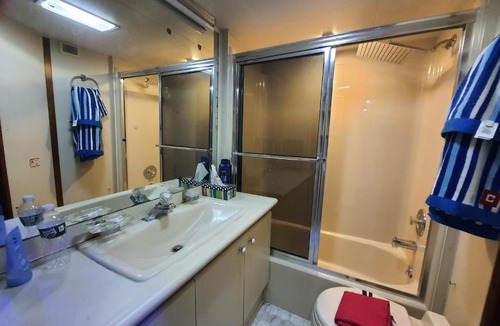 Gerritsen Beach Boat Rental | COZY CONDO OCEAN 3xDECK YACHT