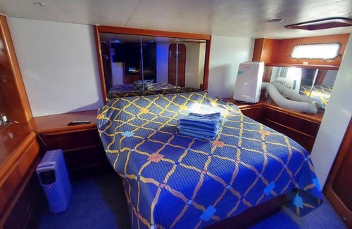 Gerritsen Beach Boat Rental | COZY CONDO OCEAN 3xDECK YACHT