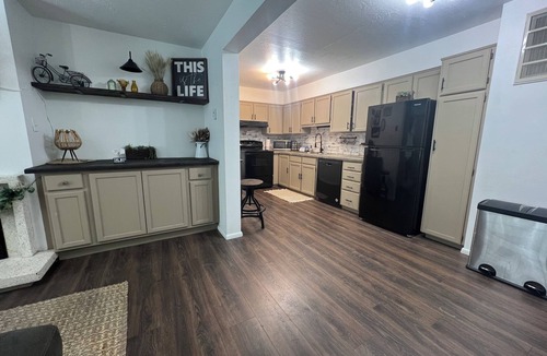 Logan Condo | Cozy Condo on 400 N