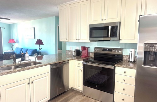 Miramar Beach Condo | Cozy Condo Short Walk to the Beach
