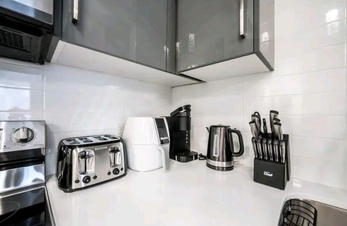 Niagara Falls House | Cozy condo sleeps 4