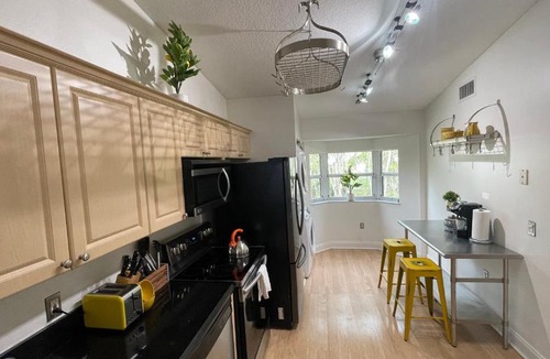 West Palm Beach Apartment | Cozy Condo