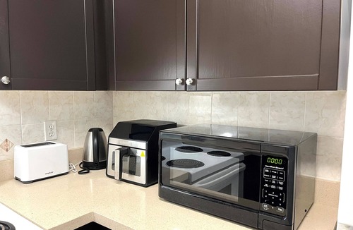Newtonbrook Apartment | Cozy condo w/Free Parking/Gym