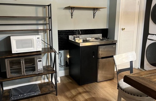 Dorchester Condo | Cozy Condo w/ Housekeeping Service