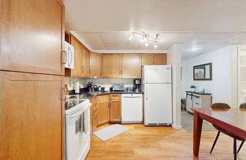 Killington Condo | Cozy condo w/mountain, ski & golf views, patio, pool & hot tub