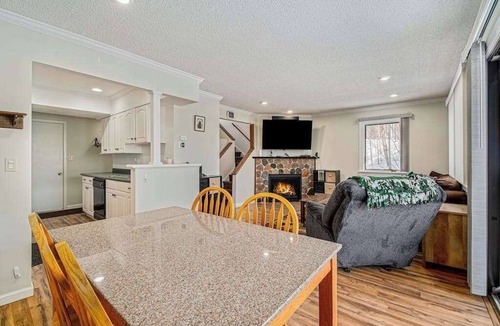Harbor Springs Condo | Cozy Condo with Shared Pool & Tennis, Fast WiFi, Private Deck & Gas Fireplace
