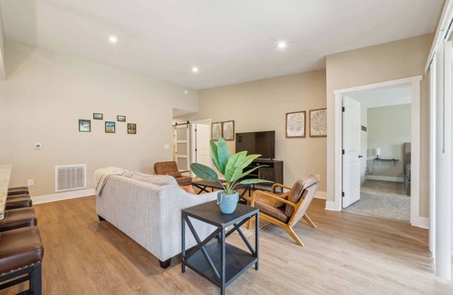 Williamsburg Condo | Cozy Condos w/Kitchens & Pet-Friendly