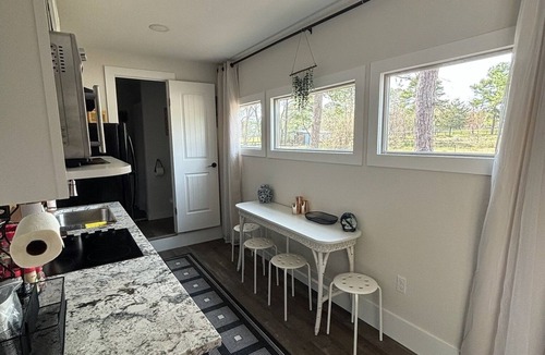 Conroe Cabin | Cozy container cabin with WiFi and AC in lovely Richards