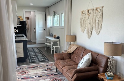 Conroe Cabin | Cozy container cabin with WiFi and AC in lovely Richards
